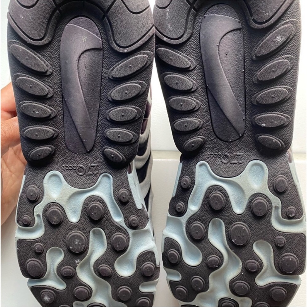 Nike Women's Sneakers in Gray and Black - Picture 8 of 8